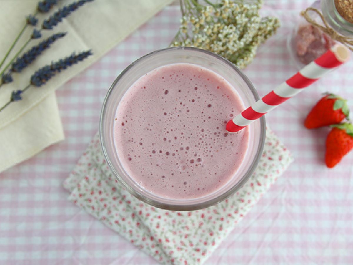 Hallon- och jordgubbsmilkshake - foto 4