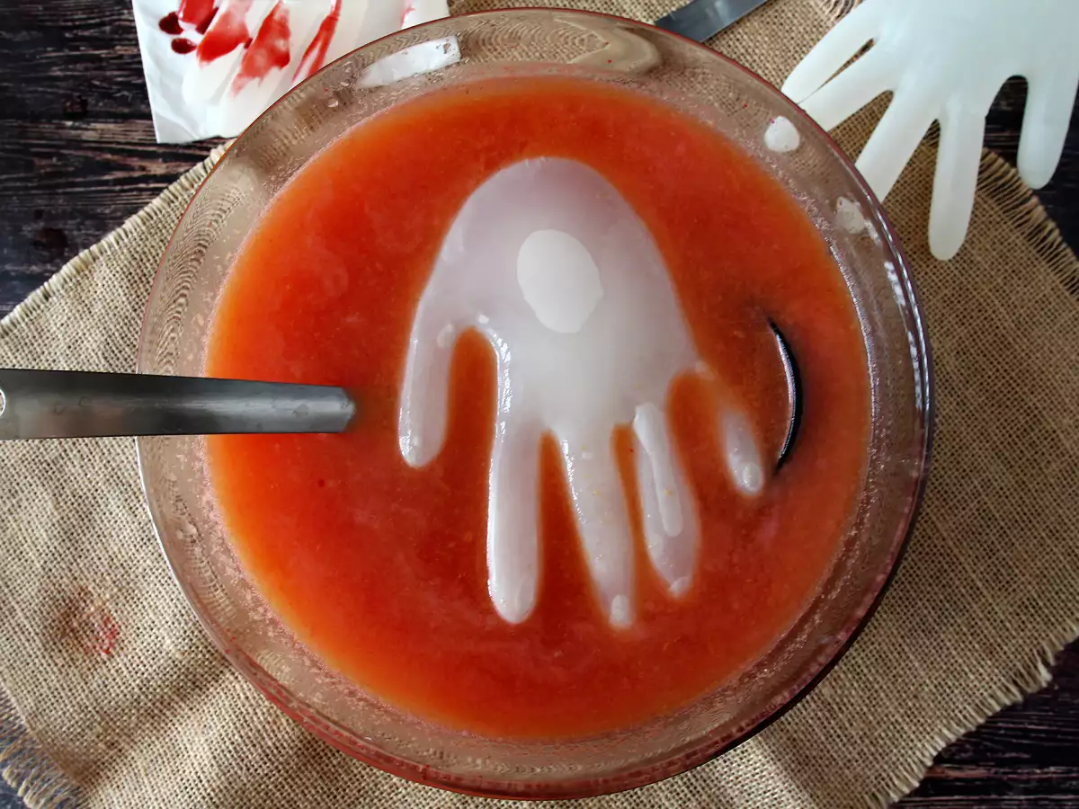 Halloween-cocktail med handformade isbitar – enkel guide! - foto 3