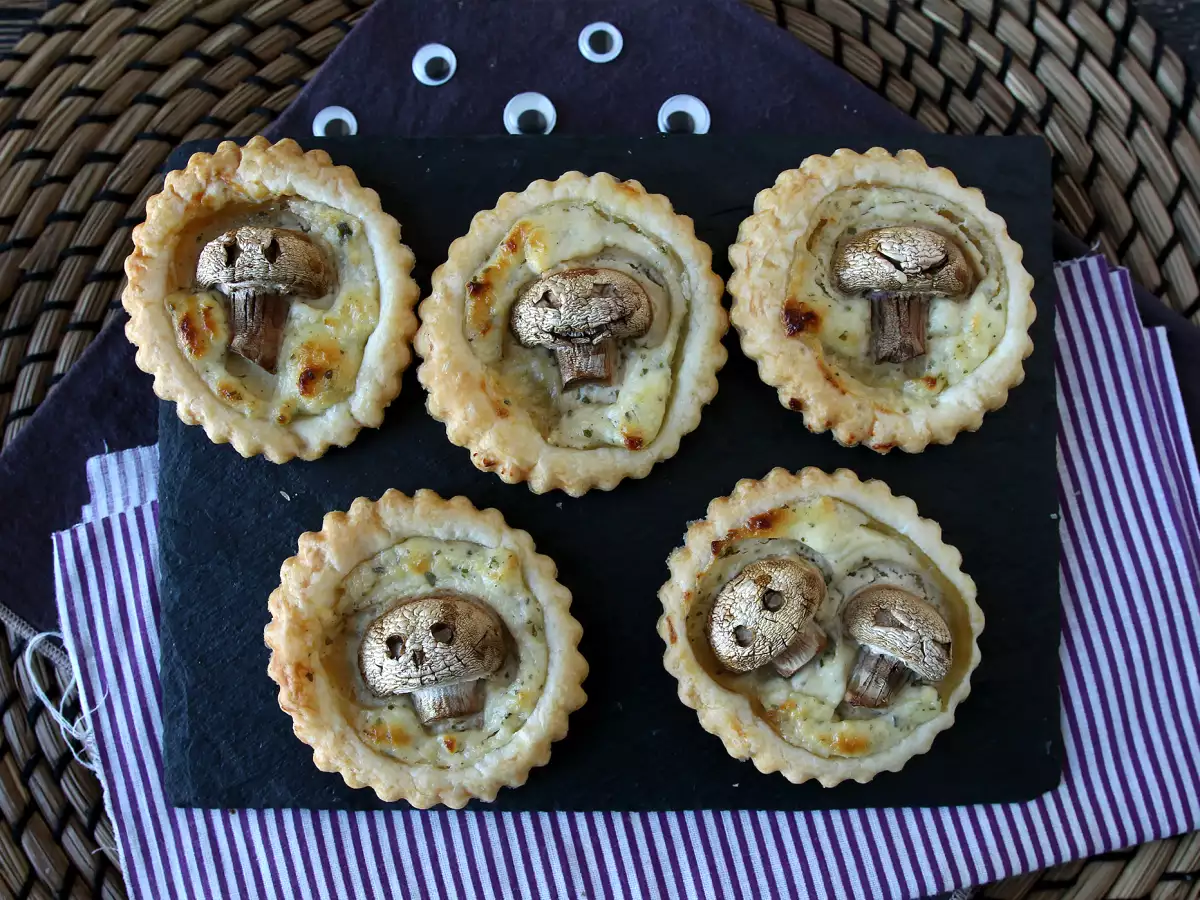Halloween-tarteletter med svamp och vitlöks- och örtost - foto 4