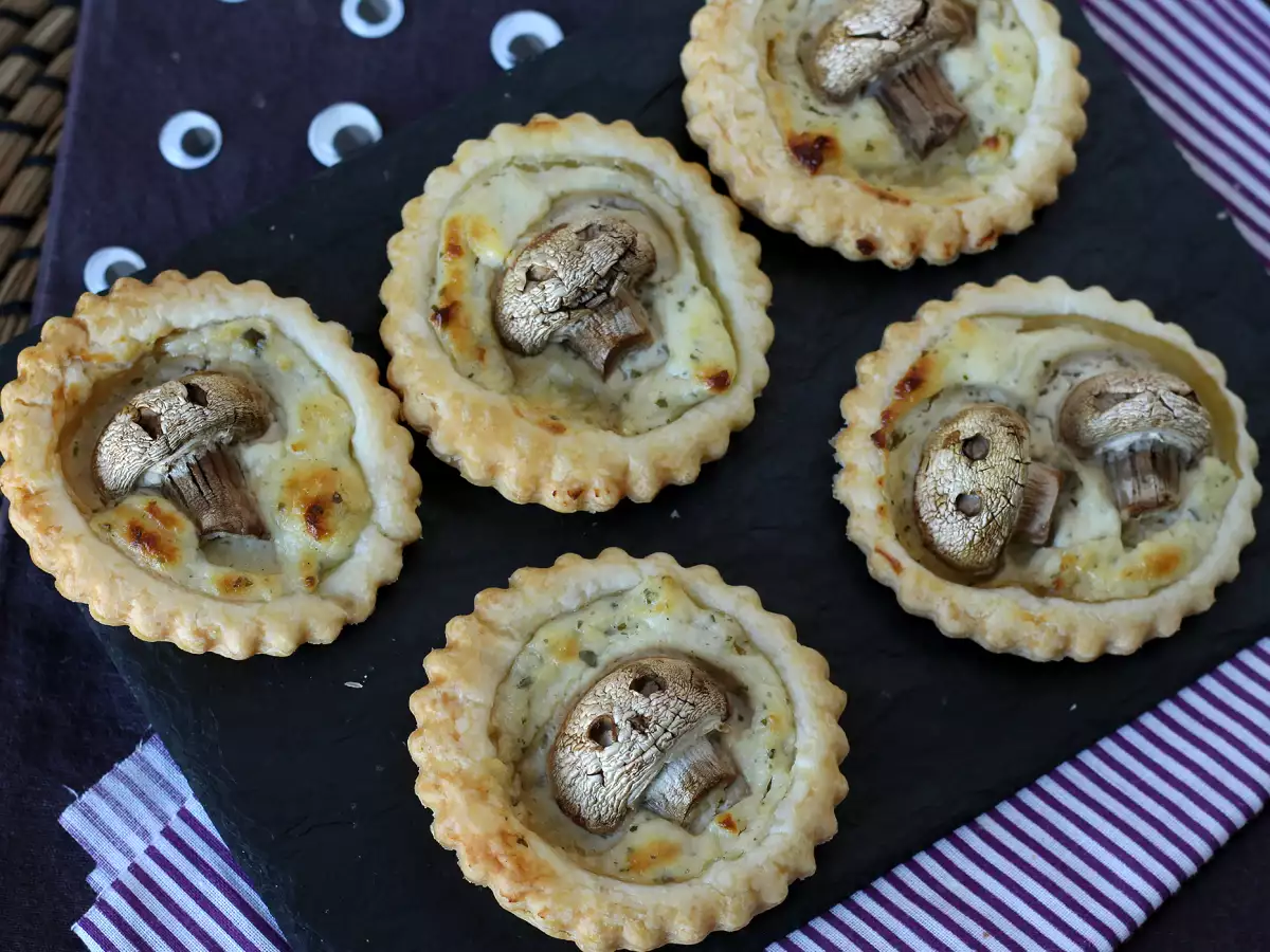 Halloween-tarteletter med svamp och vitlöks- och örtost - foto 5