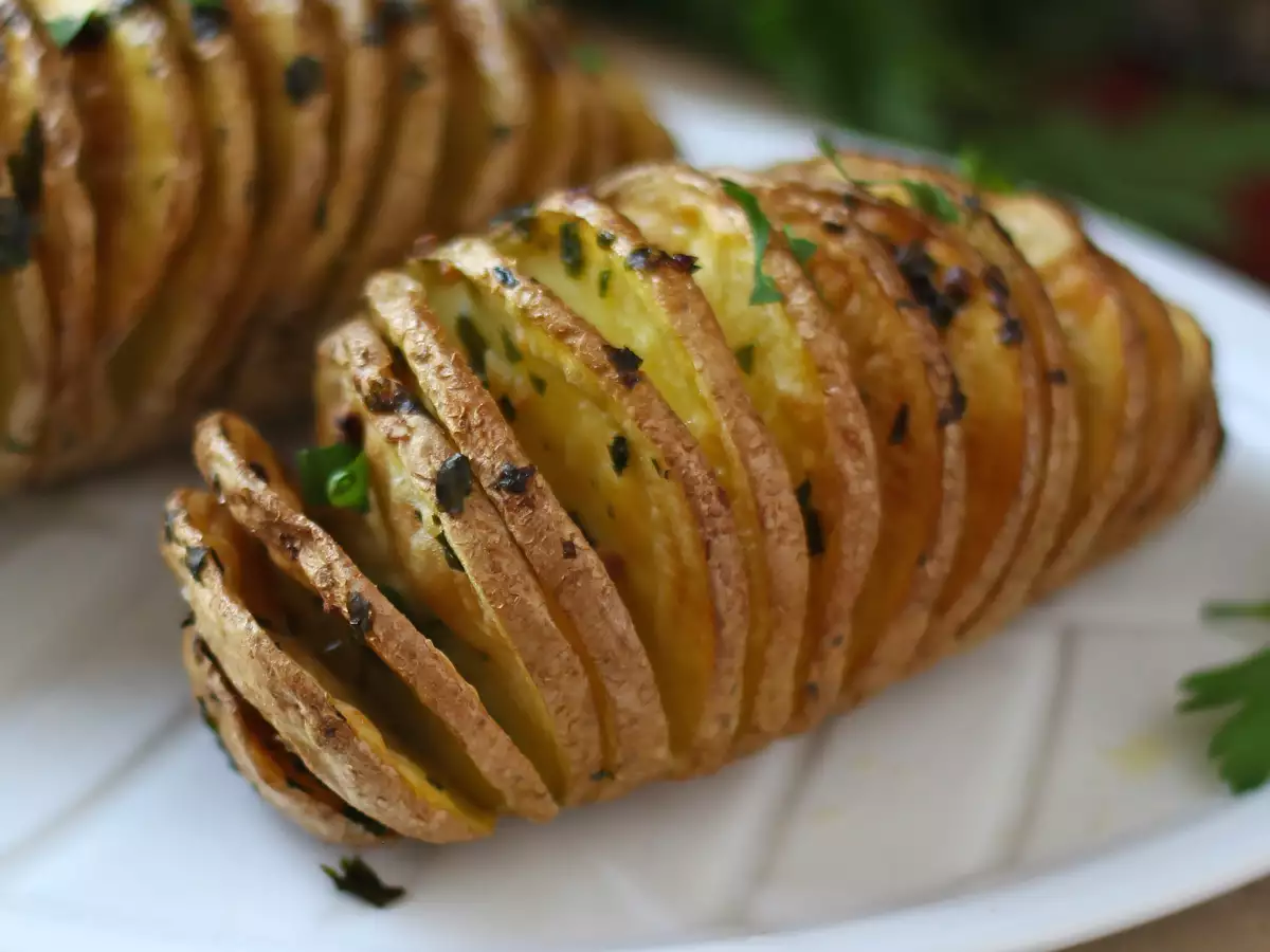 Hasselbackspotatis i fritösen: krispig, smältande i munnen och ultraenkel! - foto 2