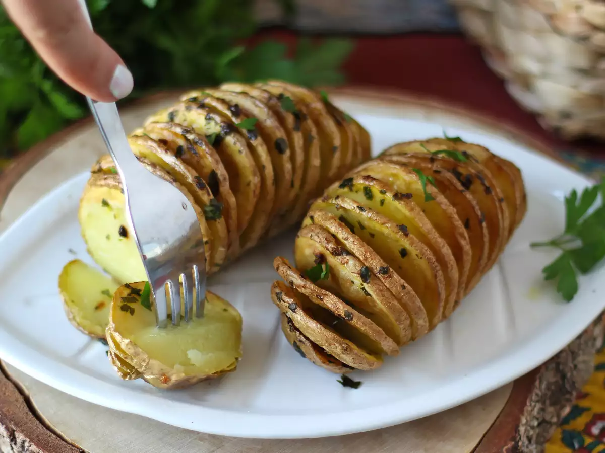 Hasselbackspotatis i fritösen: krispig, smältande i munnen och ultraenkel! - foto 5
