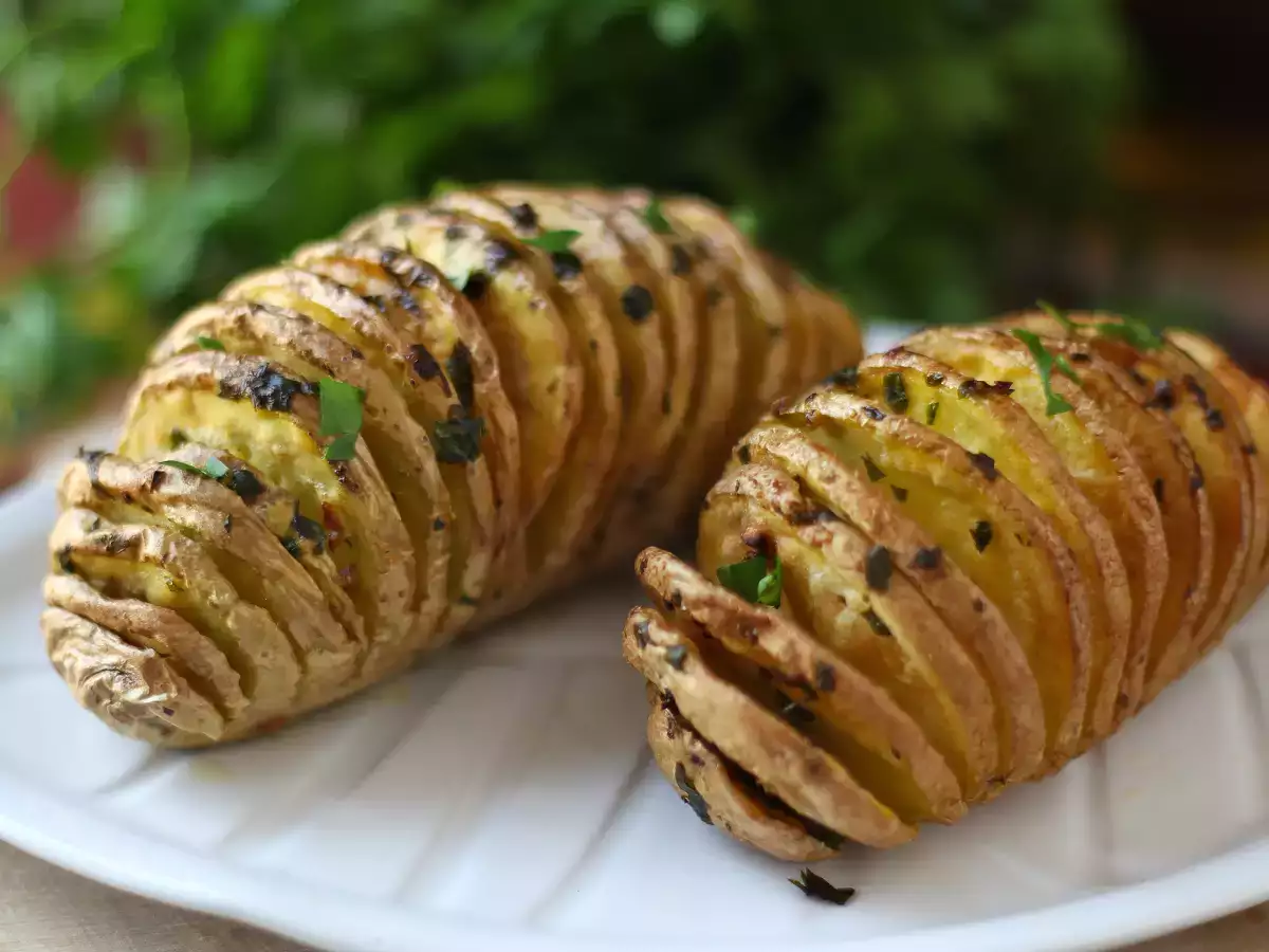 Hasselbackspotatis i fritösen: krispig, smältande i munnen och ultraenkel! - foto 6