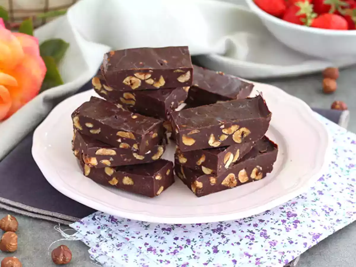 Hasselnötsfudge - Choklad- och hasselnötsrutor