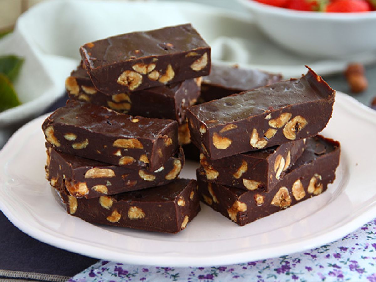 Hasselnötsfudge - Choklad- och hasselnötsrutor - foto 3