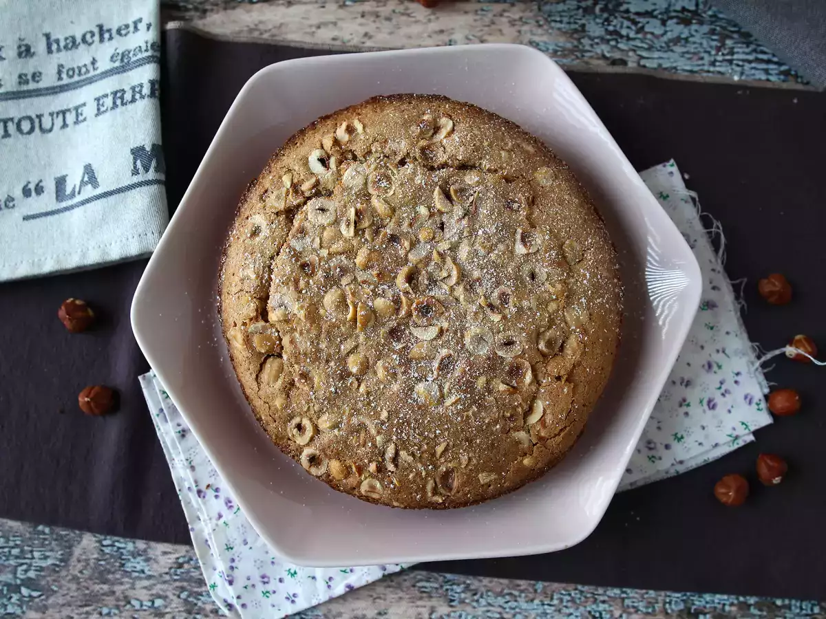 Hasselnötskaka – en mjuk och krispig kaka med hasselnötter och 5 ingredienser! - foto 4