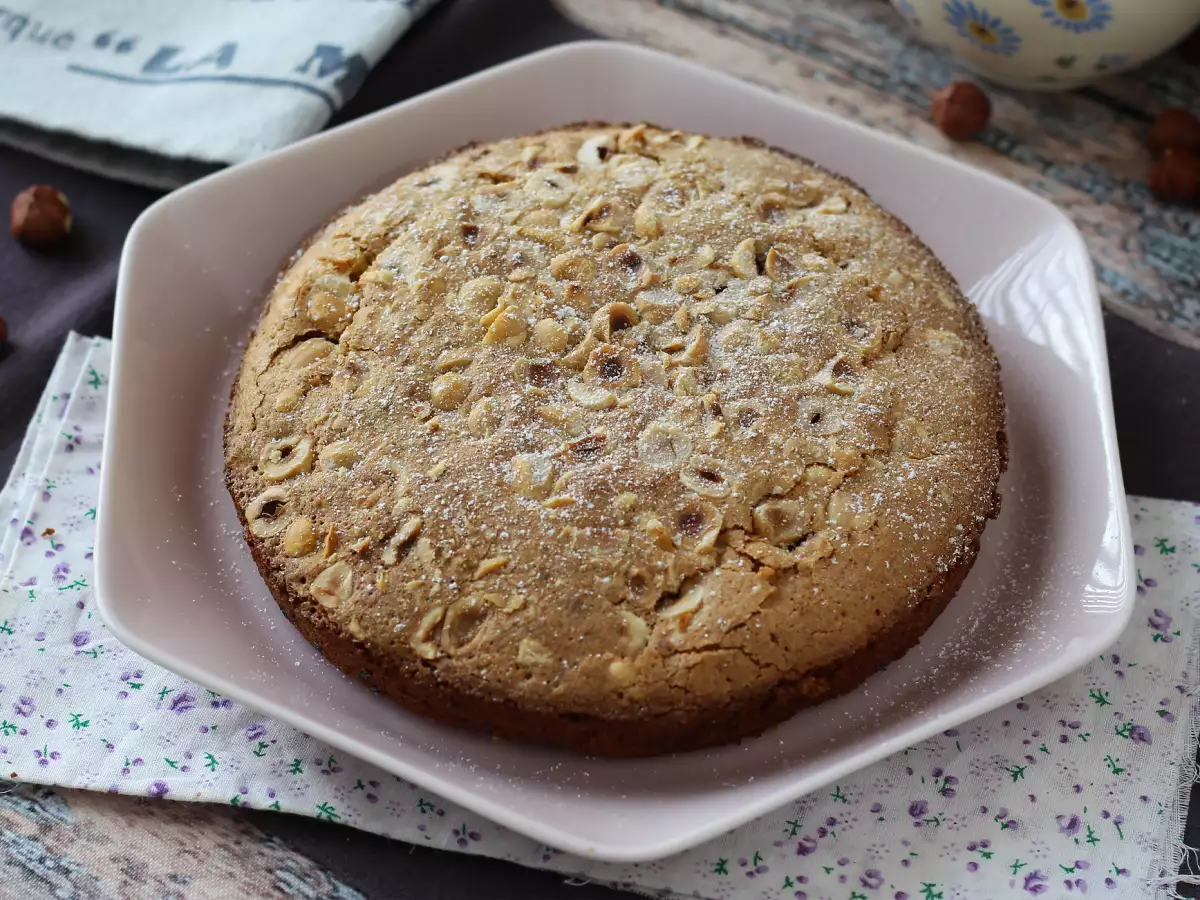 Hasselnötskaka – en mjuk och krispig kaka med hasselnötter och 5 ingredienser! - foto 5