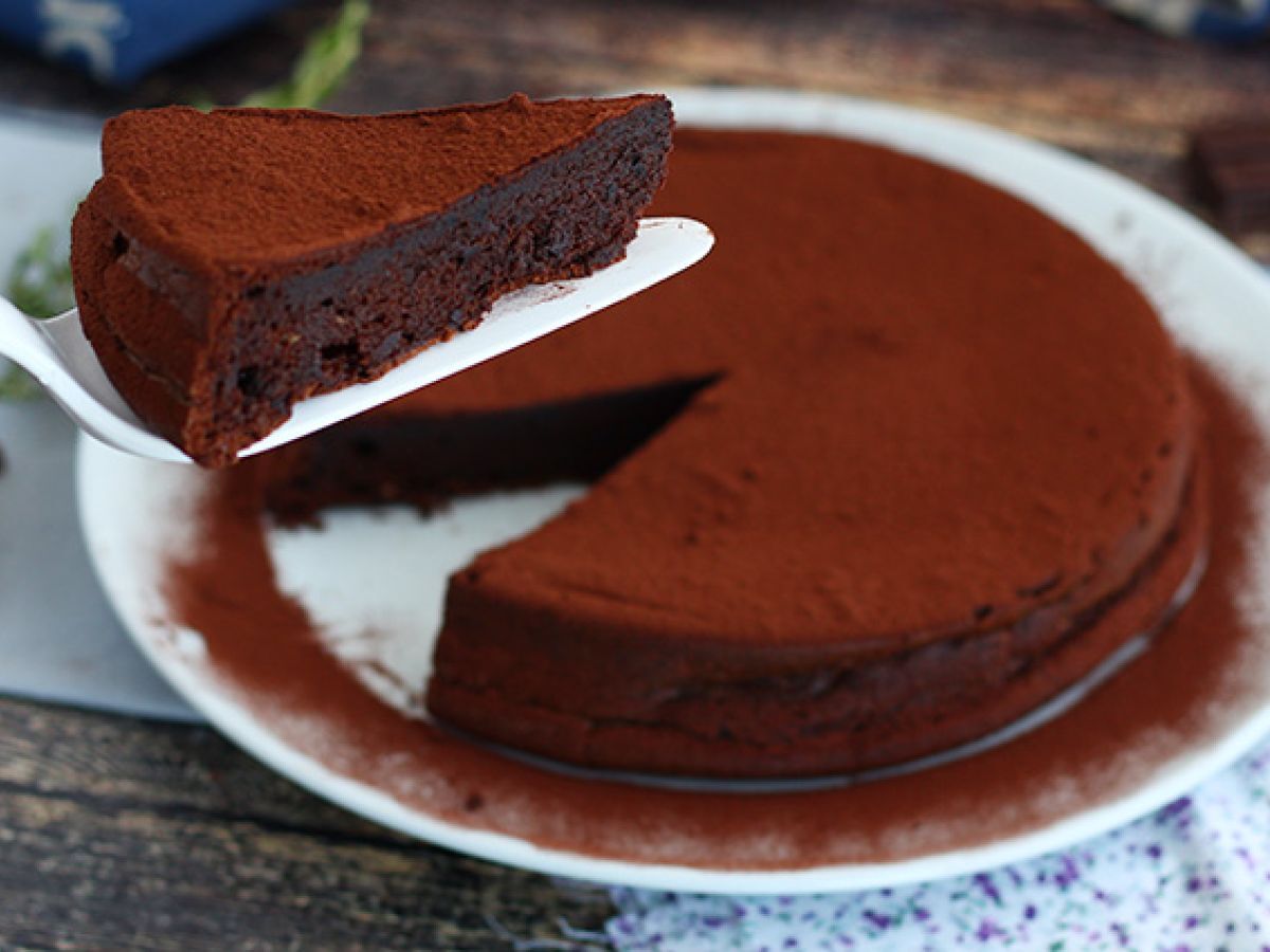 Hemlagad chokladmousse-tårta