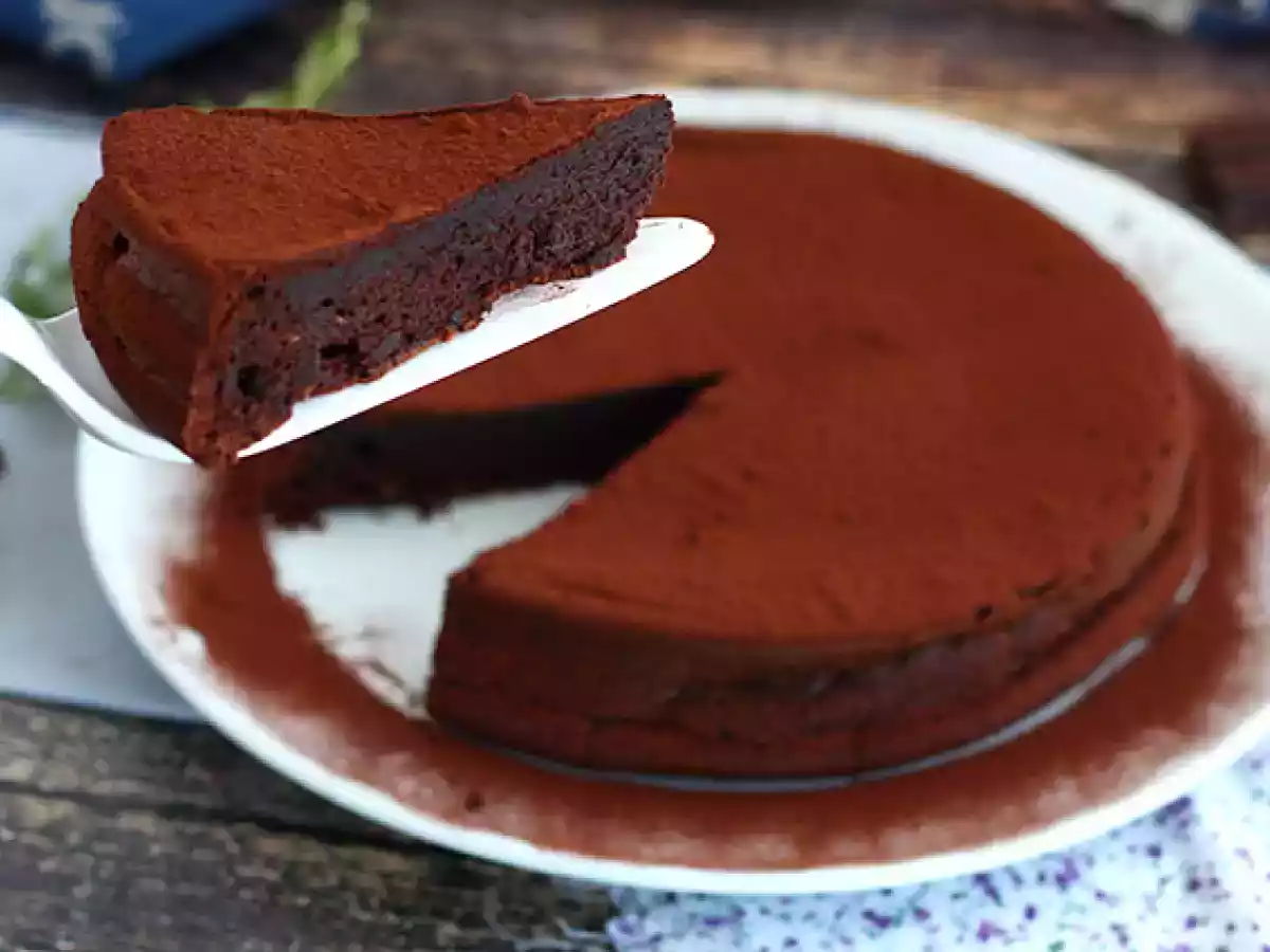 Hemlagad chokladmousse-tårta