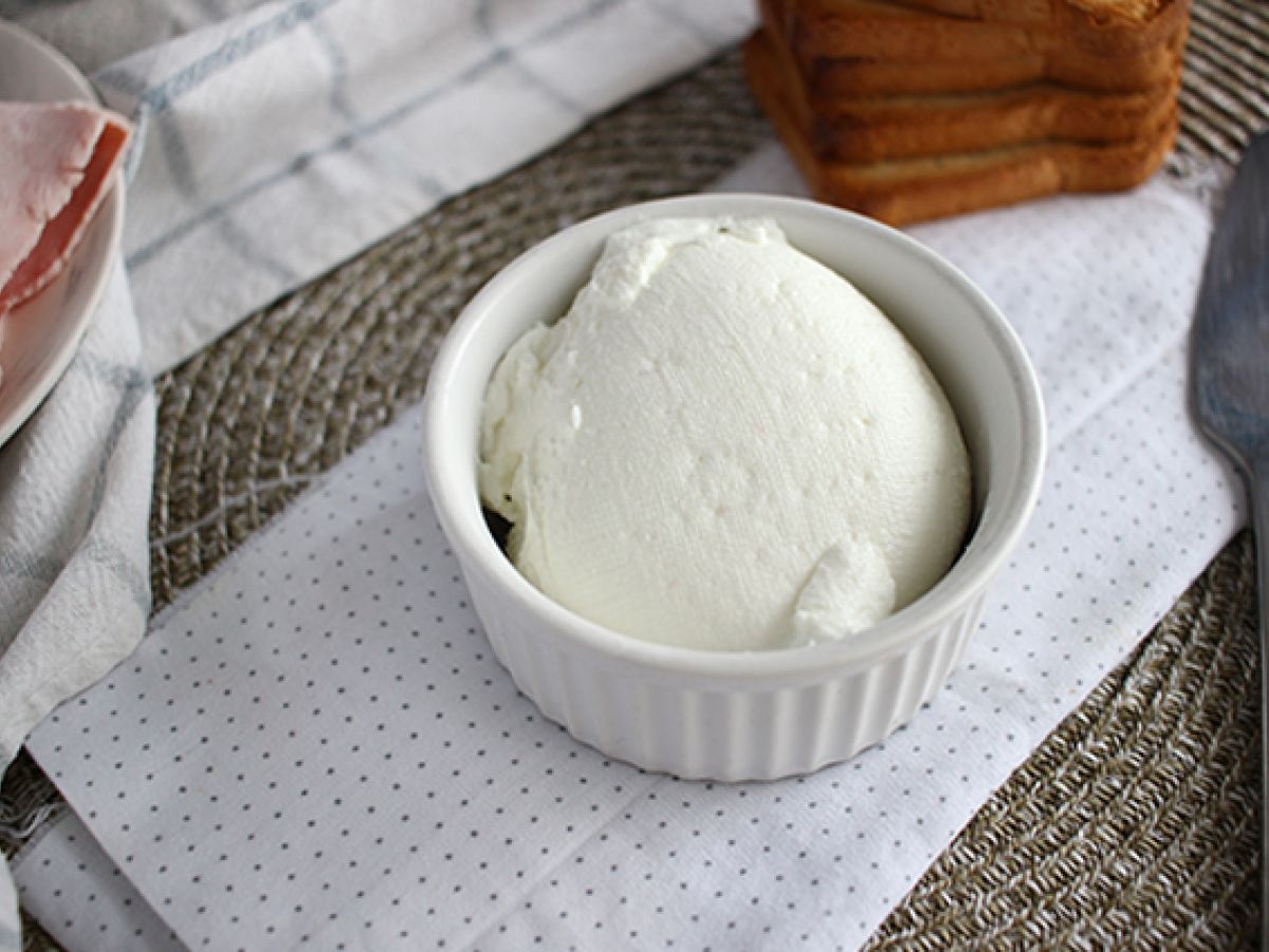 Hemlagad gräddost (Philadelphia-typ) med 2 ingredienser - foto 3