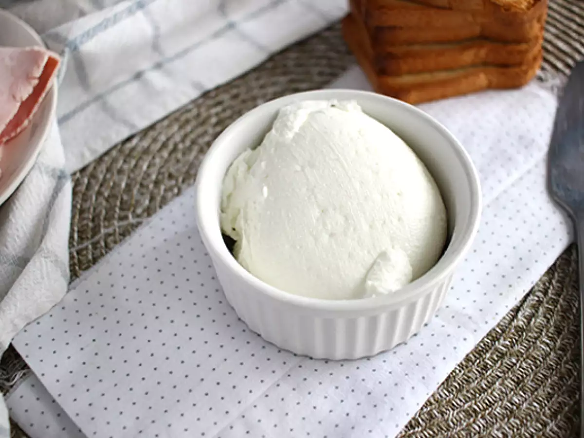 Hemlagad gräddost (Philadelphia-typ) med 2 ingredienser - foto 3