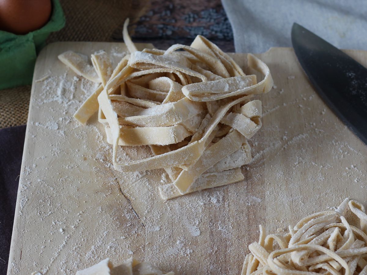 Hemlagad tagliatelle: steg-för-steg procedur för att göra pasta hemma - foto 5