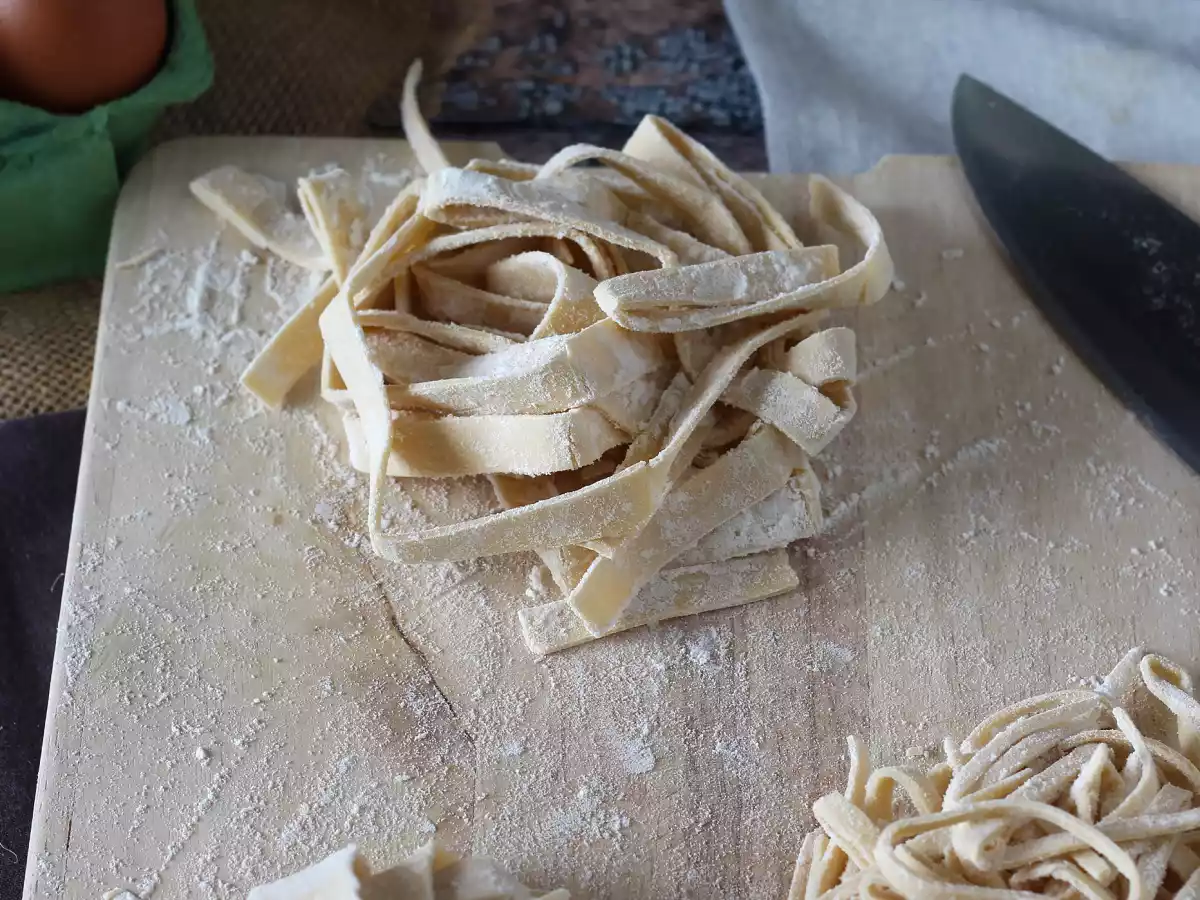 Hemlagad tagliatelle: steg-för-steg procedur för att göra pasta hemma - foto 5