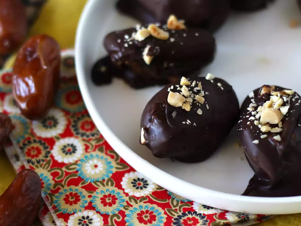 Hemmagjorda Snickers: dadlar, jordnötter och choklad - ett hälsosamt mellanmål utan tillsatt socker - foto 2