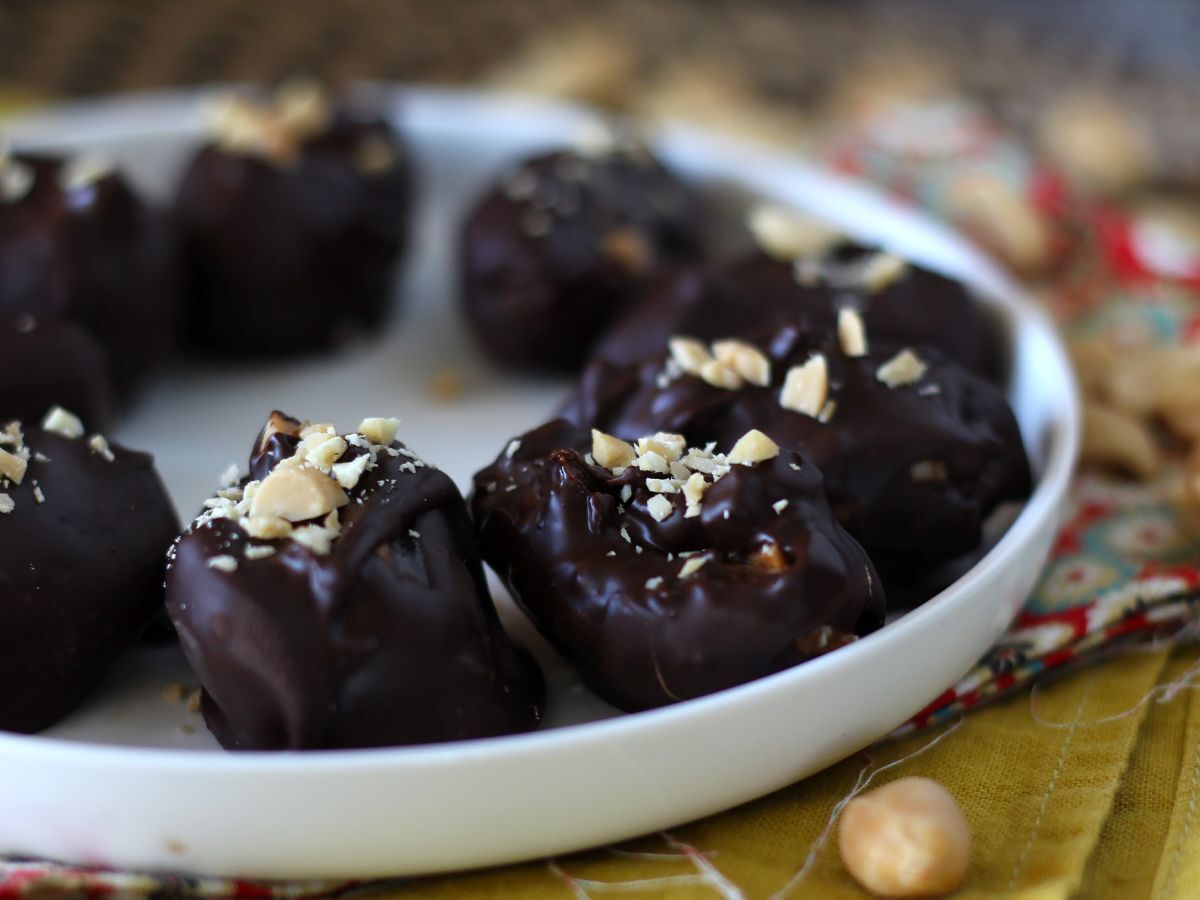 Hemmagjorda Snickers: dadlar, jordnötter och choklad - ett hälsosamt mellanmål utan tillsatt socker - foto 5