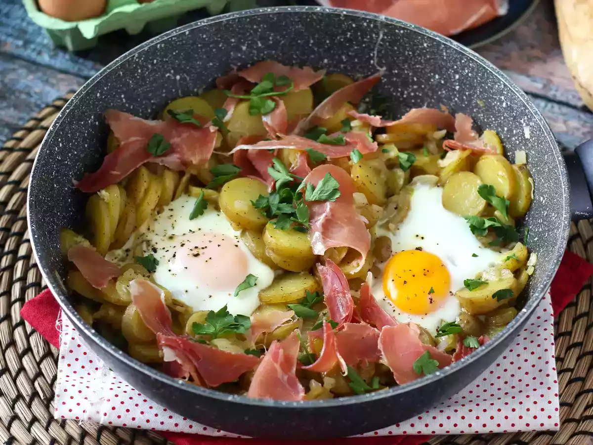 Huevos rotos, det superenkla spanska receptet baserat på potatis och ägg - foto 3