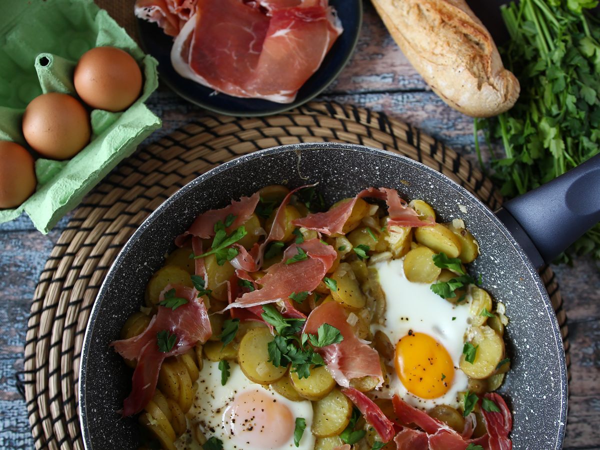 Huevos rotos, det superenkla spanska receptet baserat på potatis och ägg - foto 4