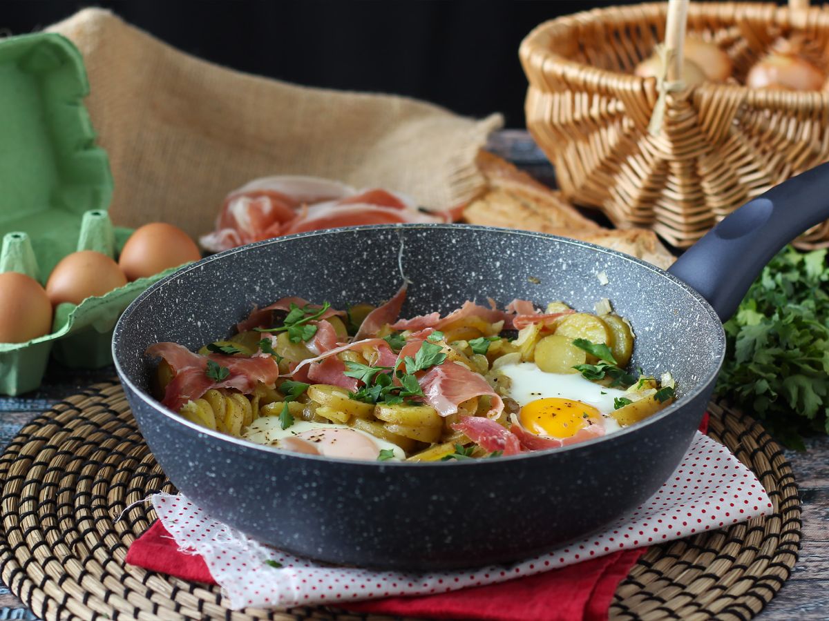 Huevos rotos, det superenkla spanska receptet baserat på potatis och ägg - foto 5