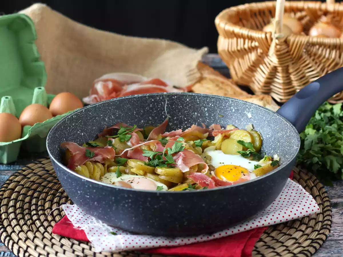 Huevos rotos, det superenkla spanska receptet baserat på potatis och ägg - foto 5