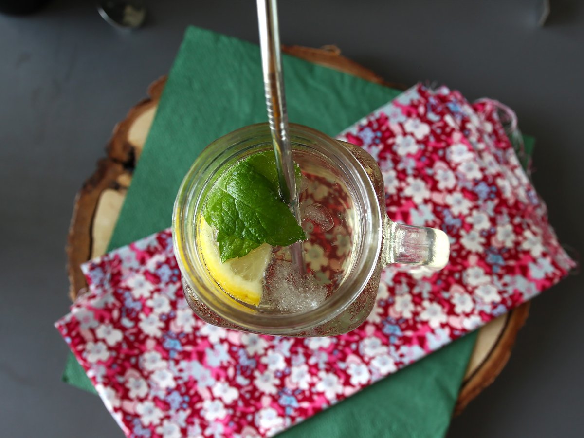 Hugo Spritz med flädersirap, en fräsch och söt cocktail - foto 2