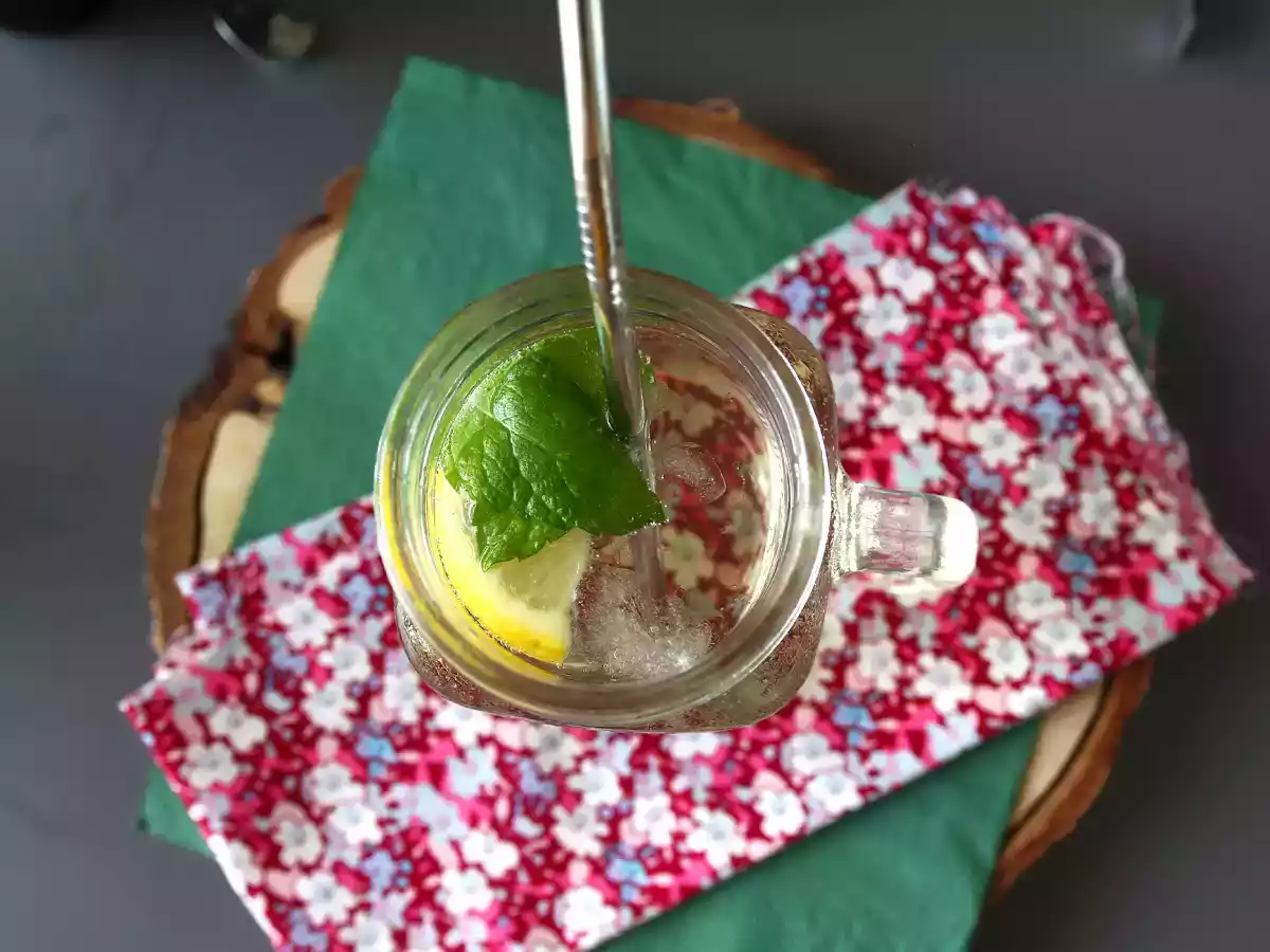 Hugo Spritz med flädersirap, en fräsch och söt cocktail - foto 2