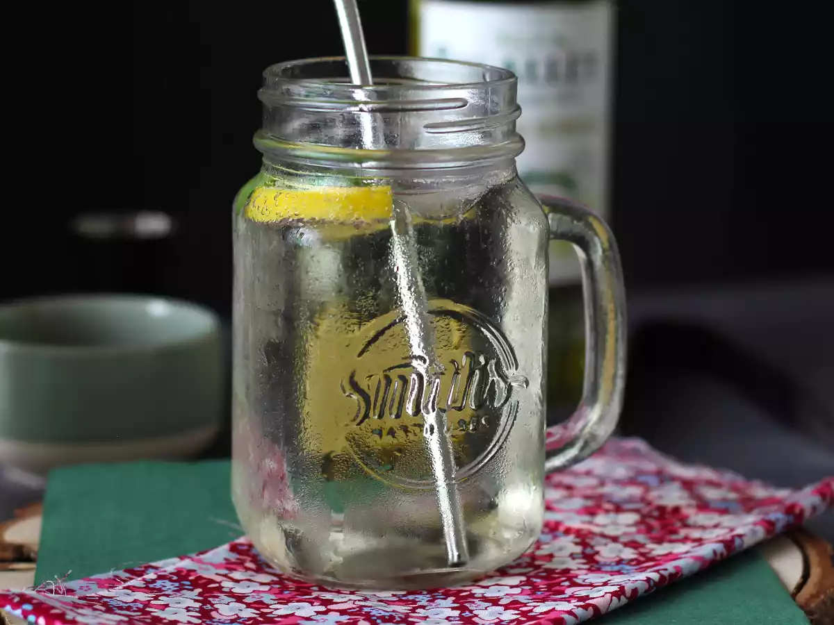 Hugo Spritz med flädersirap, en fräsch och söt cocktail - foto 3