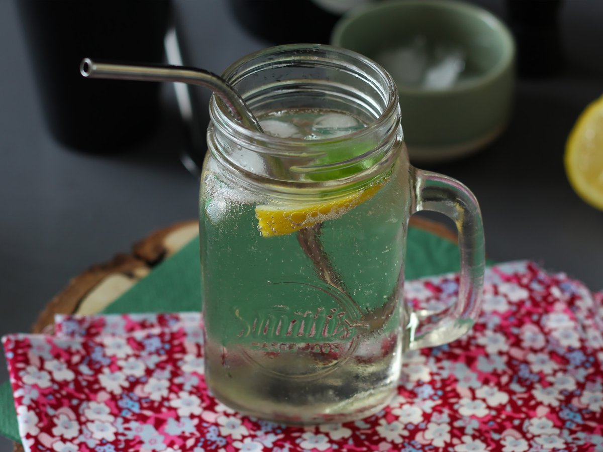 Hugo Spritz med flädersirap, en fräsch och söt cocktail - foto 4