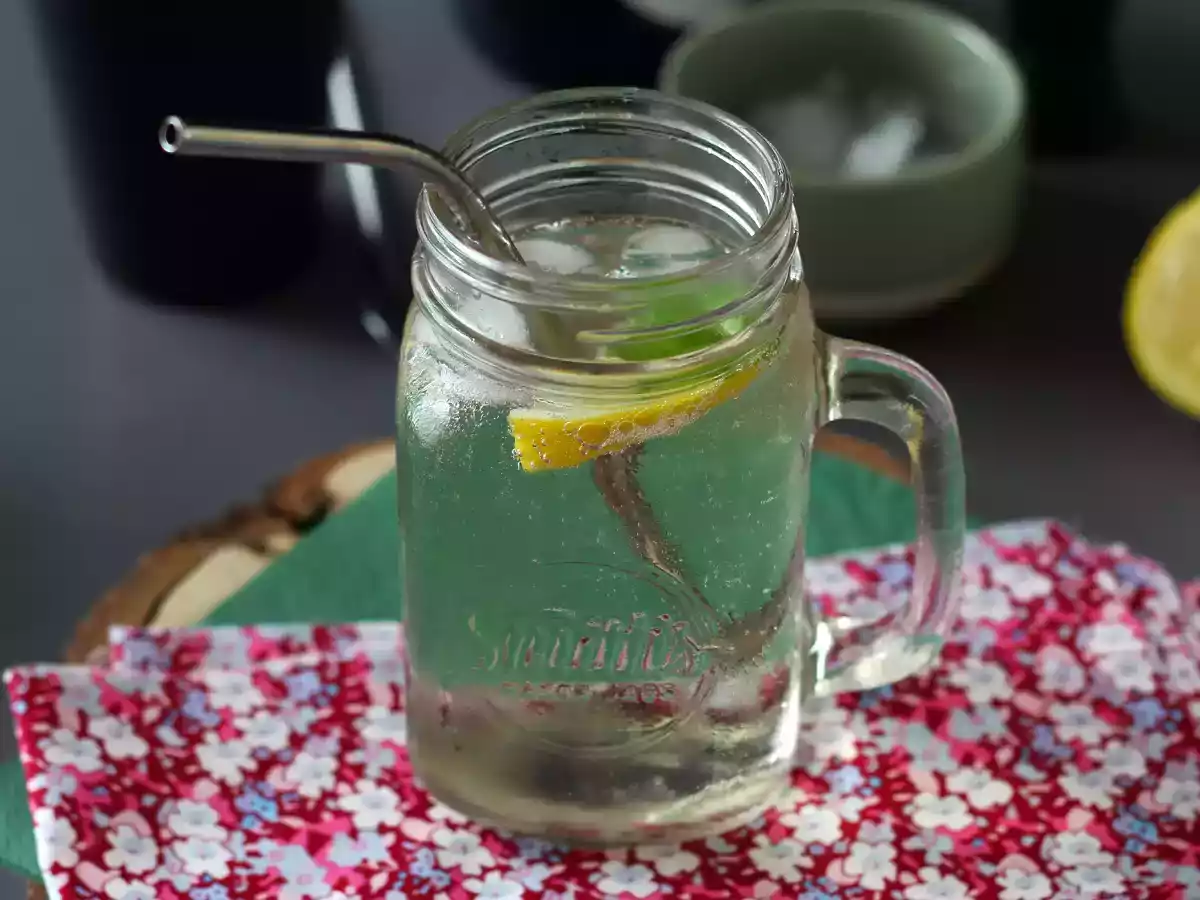 Hugo Spritz med flädersirap, en fräsch och söt cocktail - foto 4