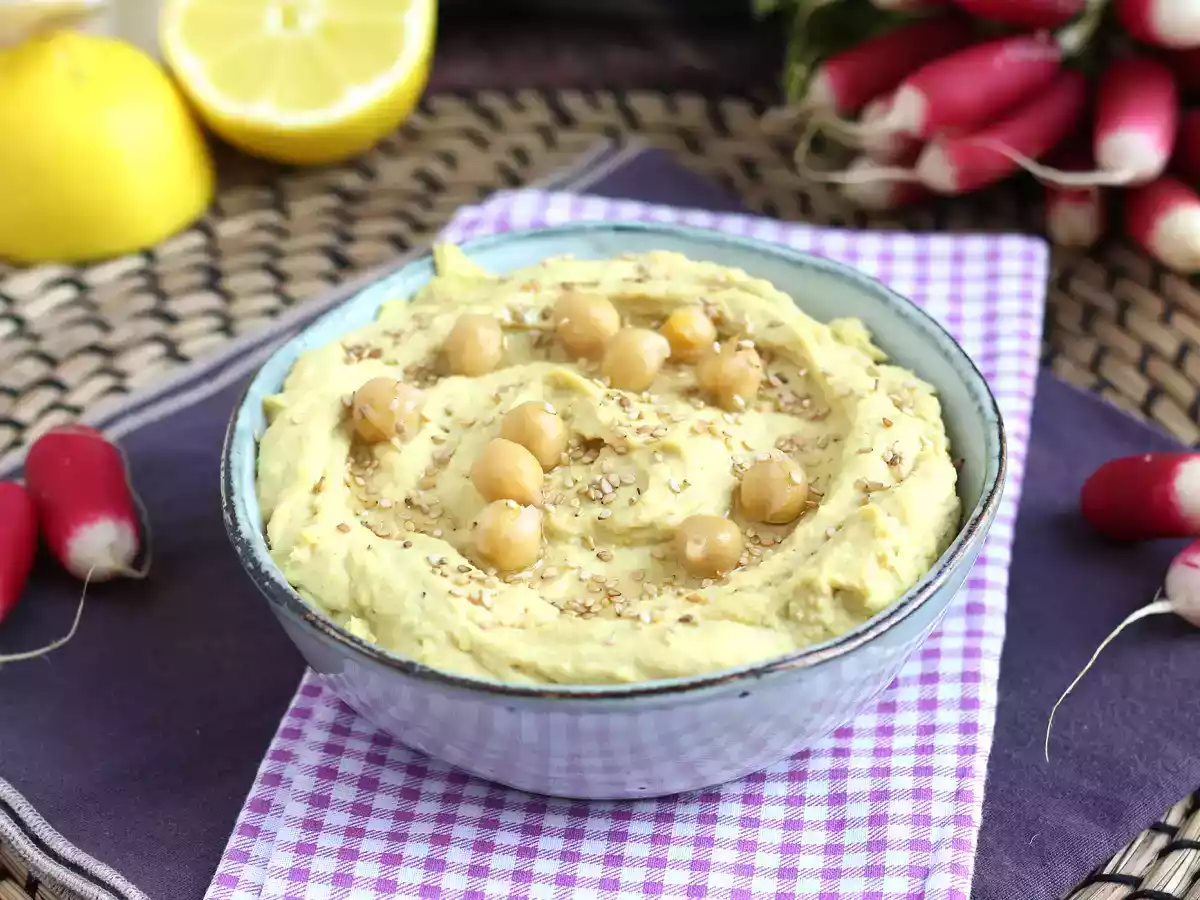 Hummus med konserverad citron för ännu mer delikata smaker