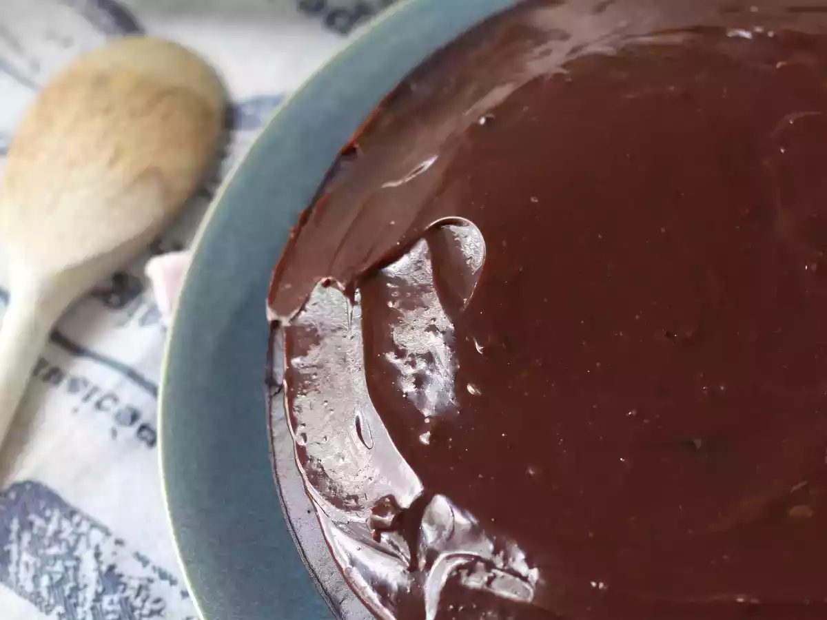 Hur gör man brigadeiro-glasyr för kakor? - foto 3