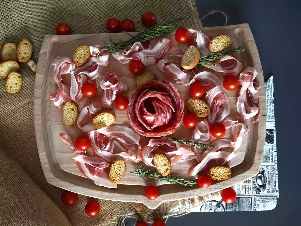Hur gör man ett charkuterifat? Vik den till en rosform! - foto 5