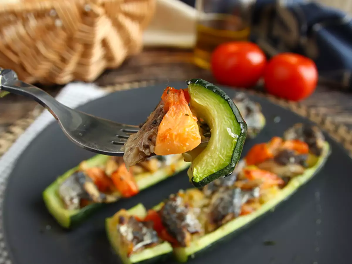 Hur gör man fylld zucchini med sardiner? - foto 4