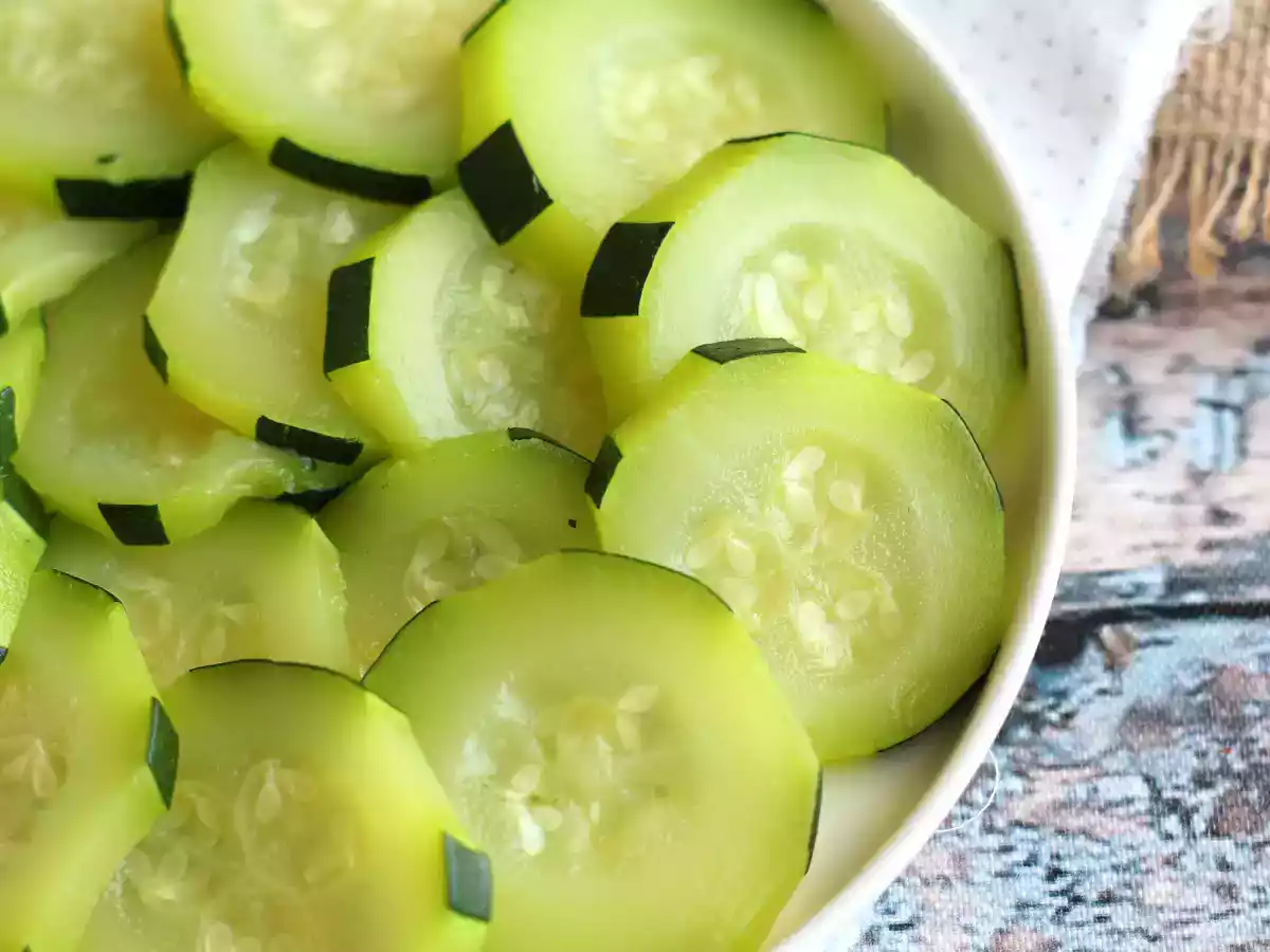 Hur kokar jag zucchini i vatten?