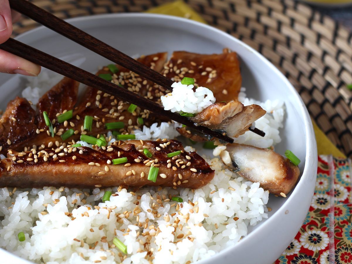 Hur lagar du makrill? Prova detta recept glaserat med sojasås och honung! - foto 2