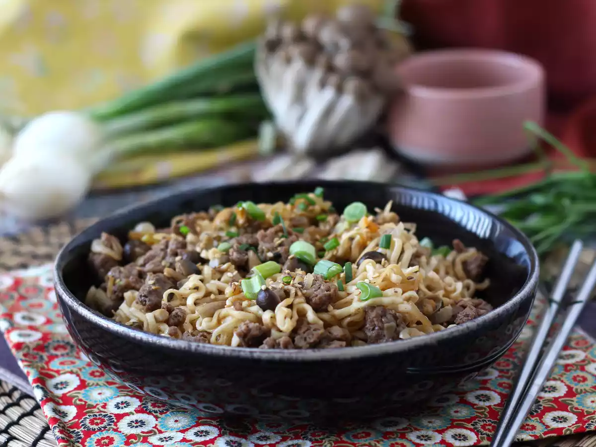 Hur lagar du snabbnudlar? Snabbt recept med nötkött och svamp! - foto 3
