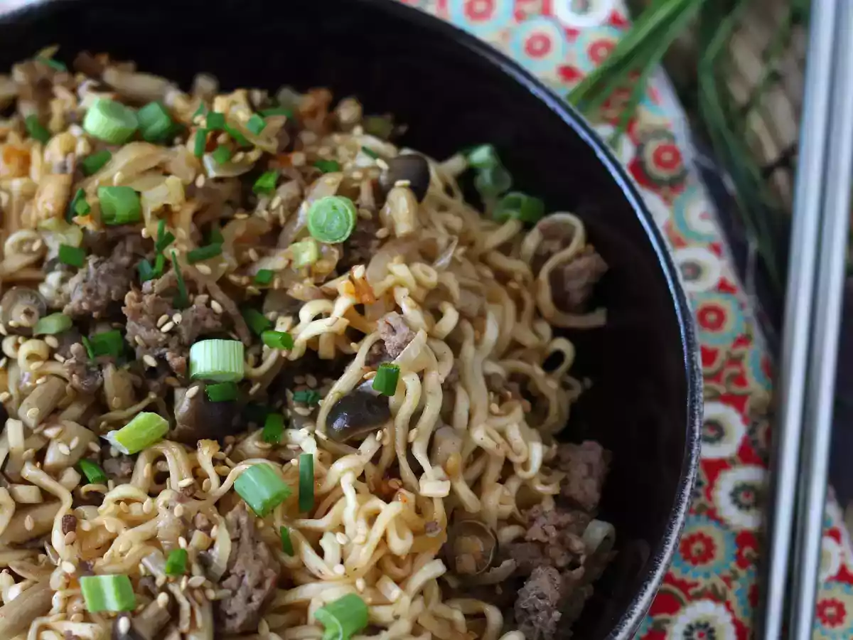 Hur lagar du snabbnudlar? Snabbt recept med nötkött och svamp! - foto 4
