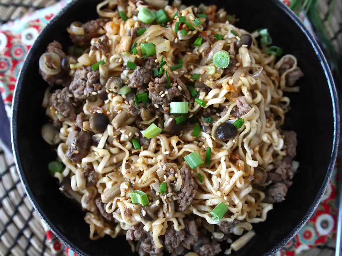 Hur lagar du snabbnudlar? Snabbt recept med nötkött och svamp! - foto 7