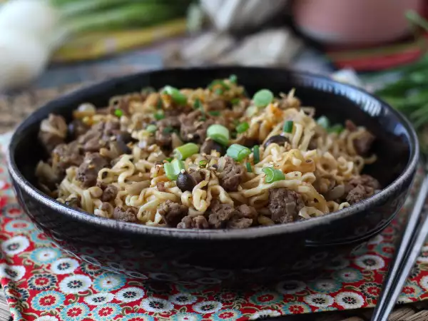 Recept Hur lagar man snabbnudlar? snabbt recept med nötkött och svamp!