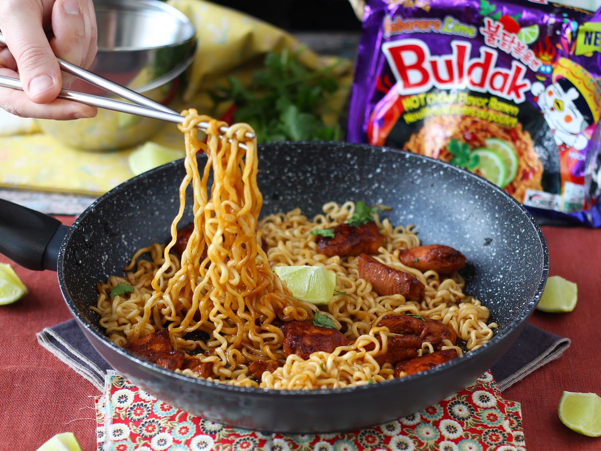 Hur man lagar Buldak Habanero Lime-nudlar, recept med marinerad kyckling!