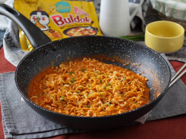 Hur man lagar Buldak med ostsmak? Snabbt och enkelt recept!
