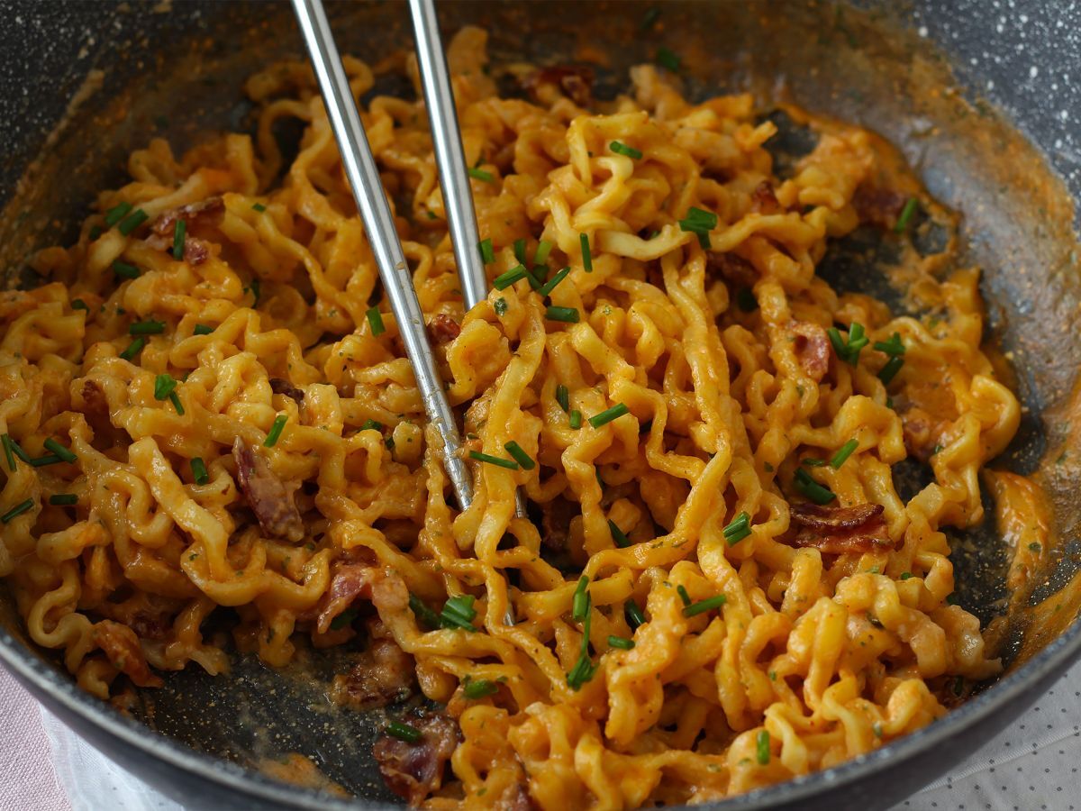 Hur man lagar Buldak-nudlar med carbonara-smak? Den bästa receptet! - foto 2