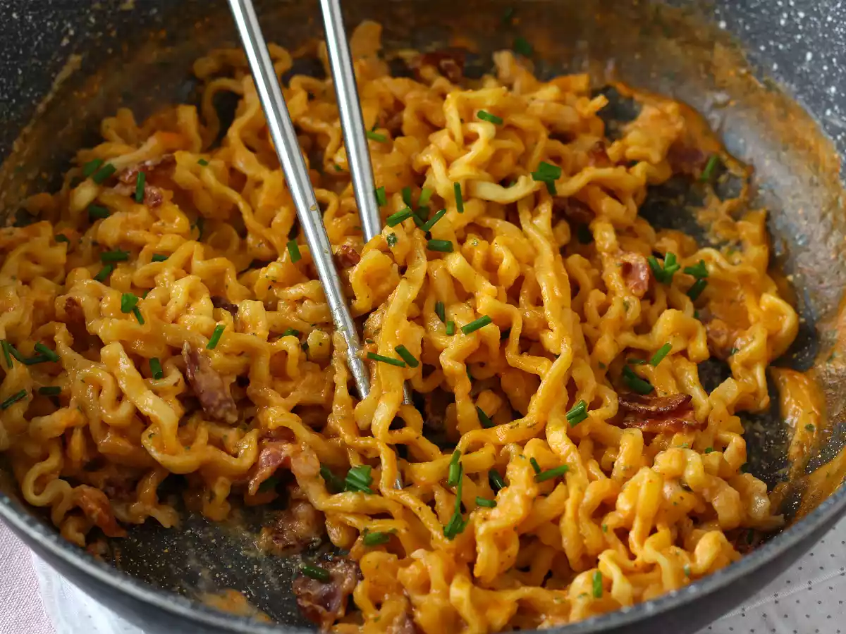 Hur man lagar Buldak-nudlar med carbonara-smak? Den bästa receptet! - foto 2