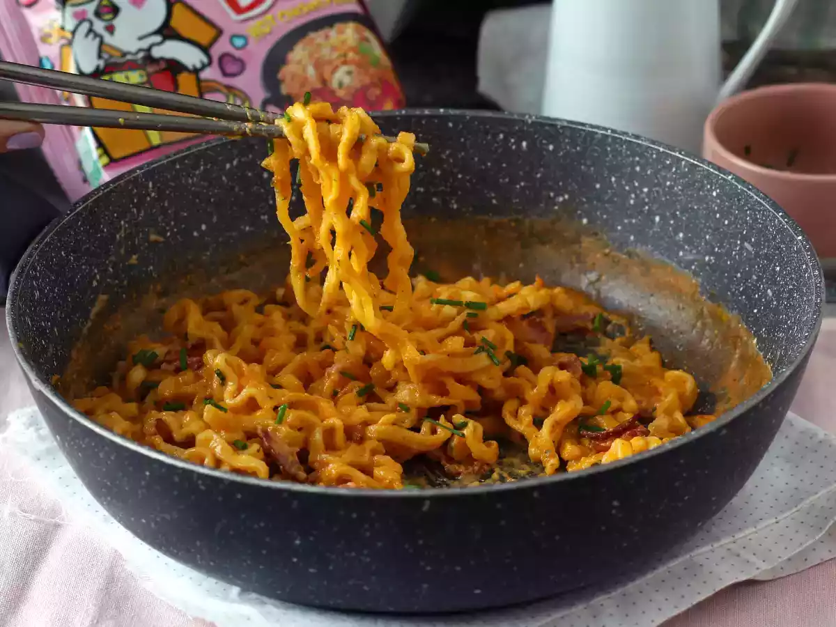 Hur man lagar Buldak-nudlar med carbonara-smak? Den bästa receptet! - foto 3
