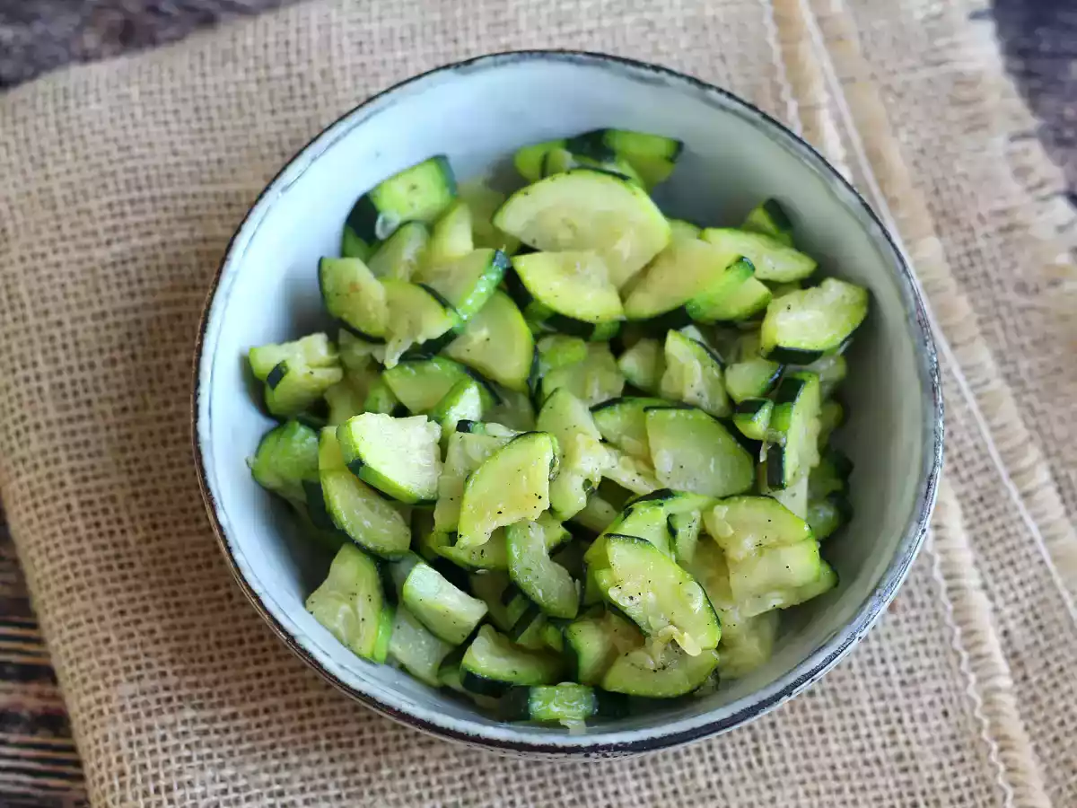 Hur tillagar jag zucchini i panna? - foto 2