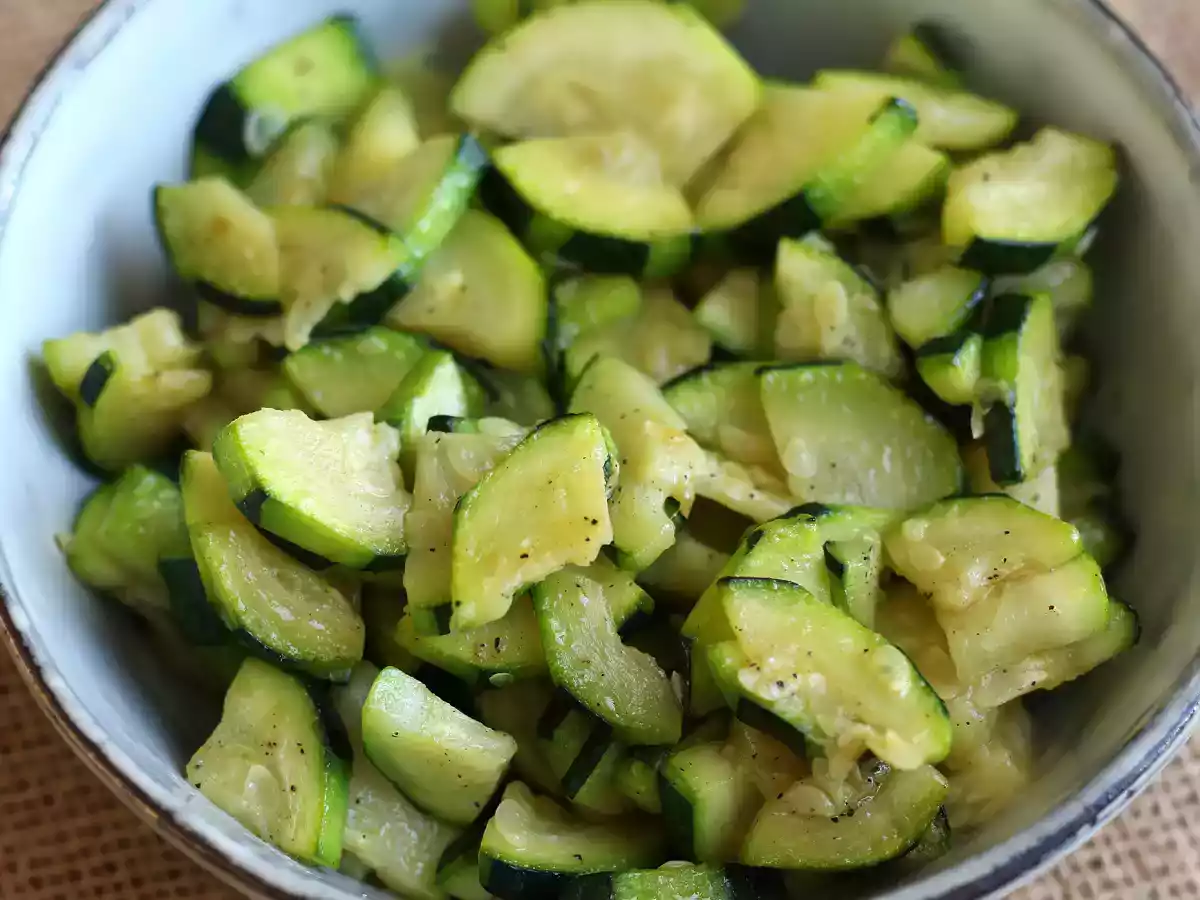 Hur tillagar jag zucchini i panna? - foto 3