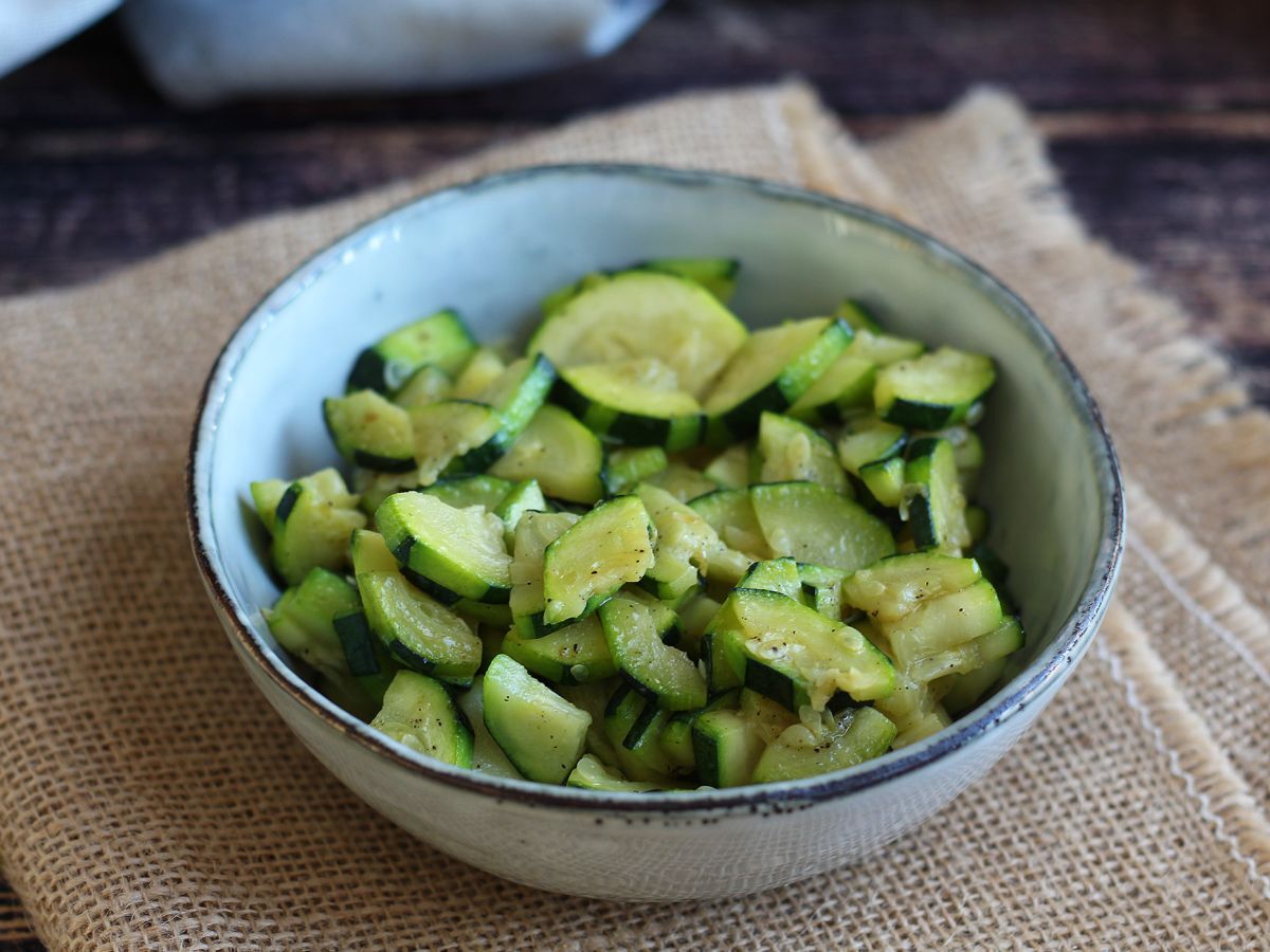 Hur tillagar jag zucchini i panna? - foto 4