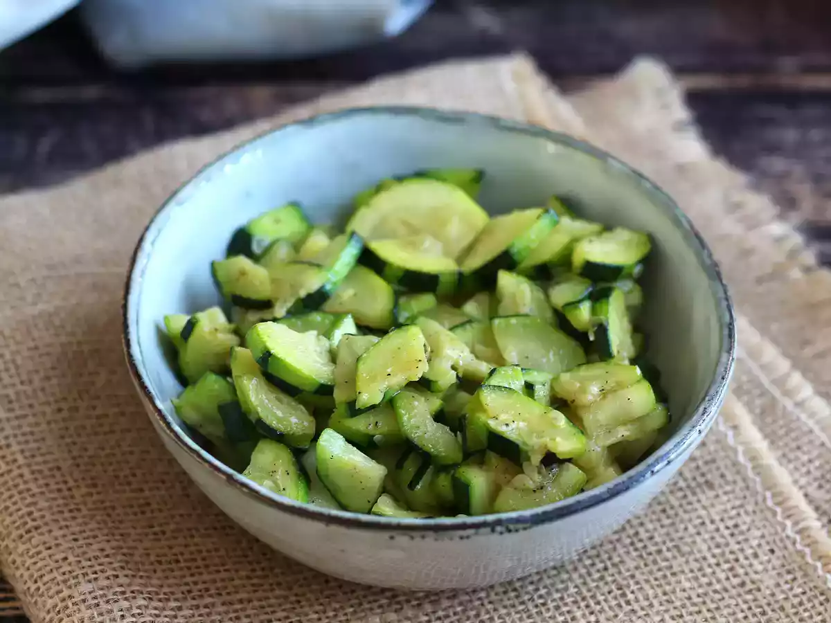 Hur tillagar jag zucchini i panna? - foto 4