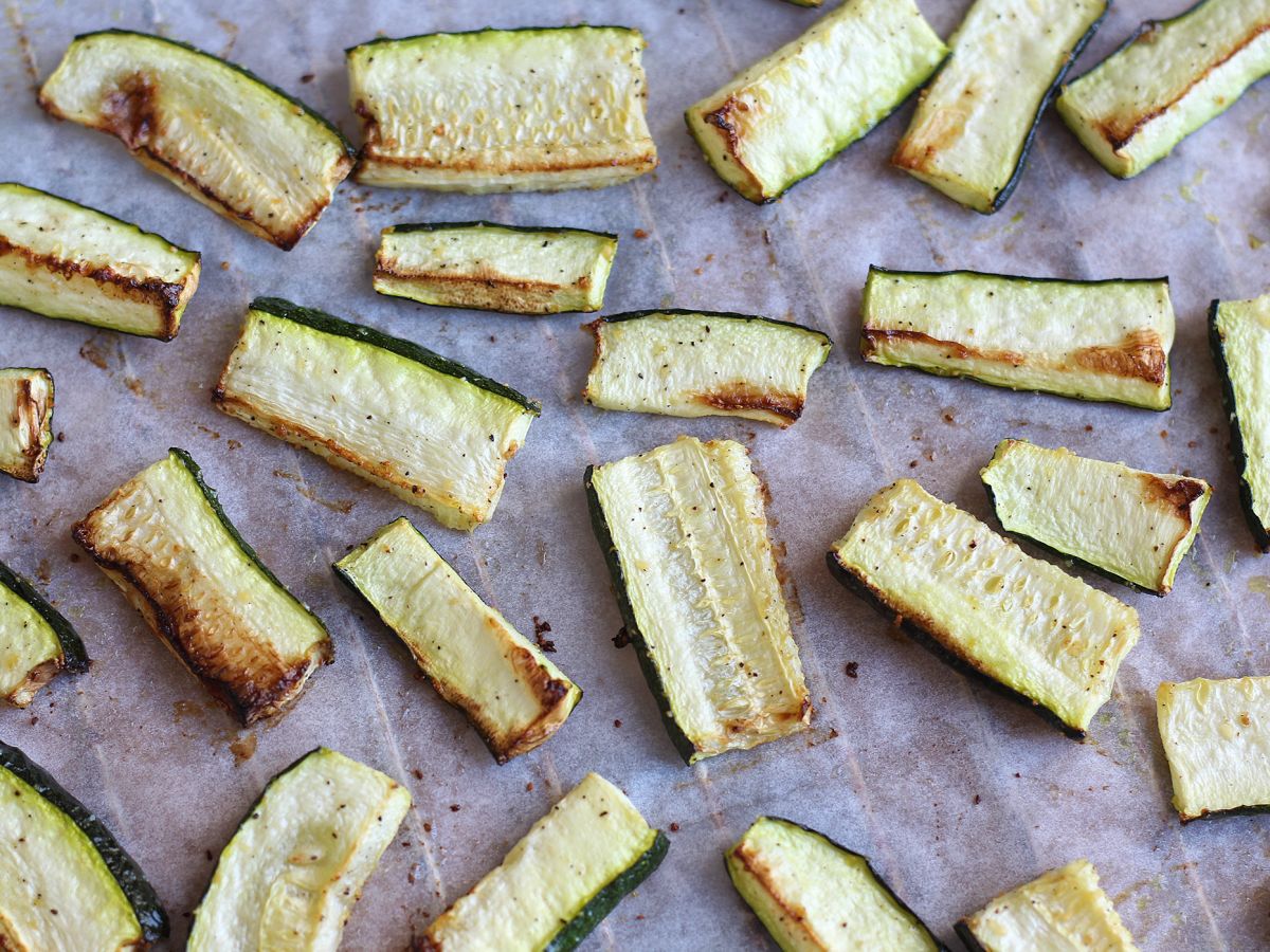 Hur tillagar jag zucchini i ugnen? - foto 2