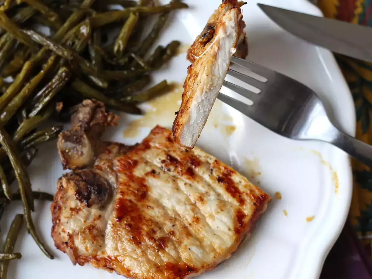 Hur tillagar man en fläskkotlett i Airfryer? - foto 4