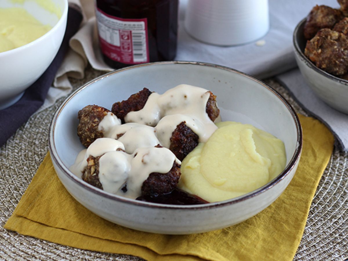 Ikea köttbullar med vit sås